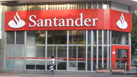 Santander slashes 2000 jobs in the UK