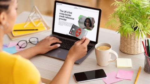 HSBC to offer credit cards to migrants with no UK credit history